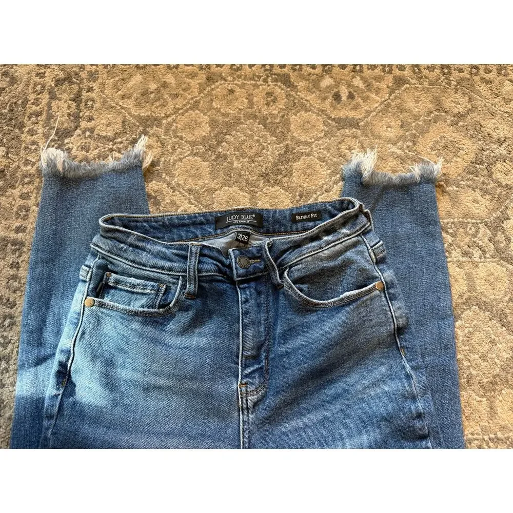 Judy Blue Skinny Fit Jeans Women’s Size 3/26 Mid Rise Raw Hem Stretch Denim